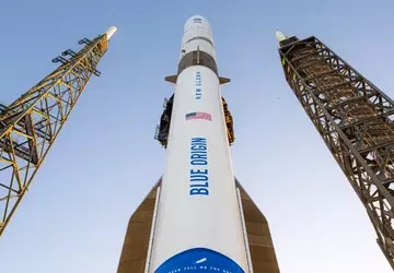 Start von Blue Origins New Glenn-Rakete ...