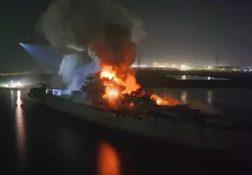 Ehemaliger sowjetischer Flugzeugträger "Minsk" fängt in ...