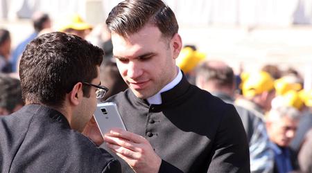 Konnte der Versuchung nicht widerstehen: Priester aus Pennsylvania gab mehr als 40.000 Dollar aus der Kirchenkasse für Handyspiele aus