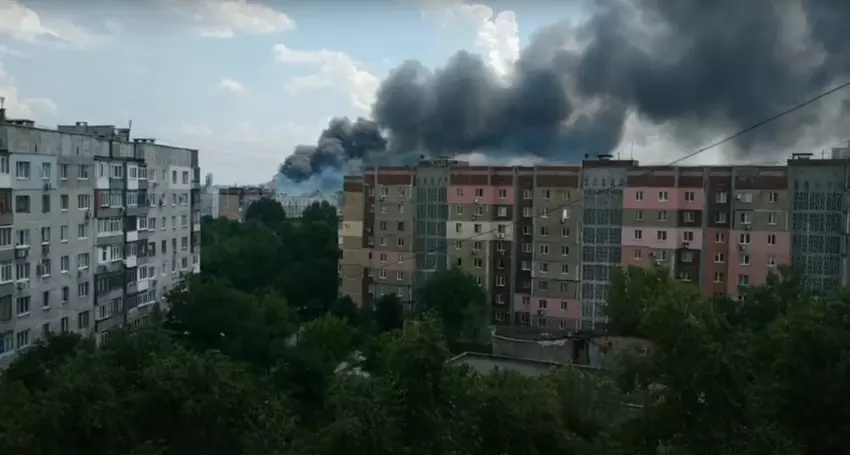 Funktionieren die US-HIMARS wieder? Eines der größten Waffendepots Russlands brennt im besetzten Donezk