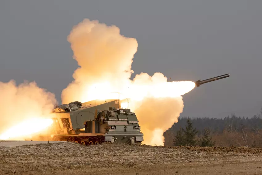 Die USA bauen den Bestand und die Produktion von GMLRS-Raketen mit 84 km Reichweite für M142 HIMARS und M270 MLRS aus