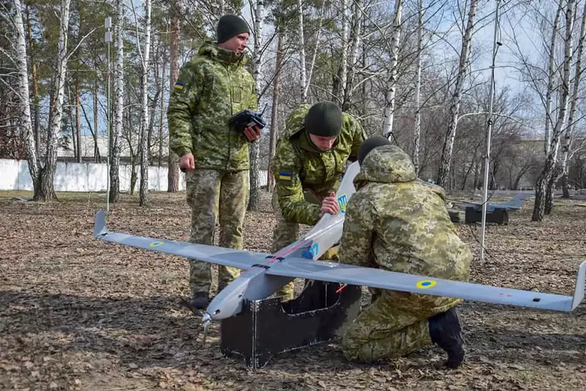 „Kampftestfahrt“: Ukrainische Kanoniere mit Spectator-UAVs zerstörten feindliche Ausrüstung (Video)