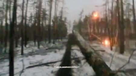Russischer Konvoi unter Beschuss mit Streumunition: Aufnahme der Kamera der Besatzer (7 Minuten Video)