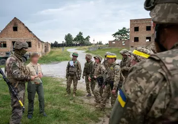 Mehr als 2.000 Soldaten der Anna-Kyivska-Brigade ...