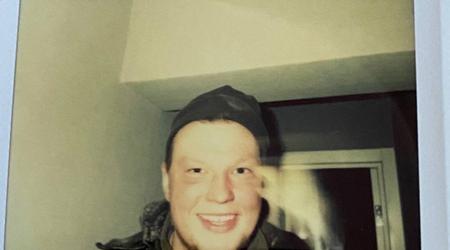Der Besetzer verstand das Polaroid nicht und hinterließ sein Foto in der durchwühlten Wohnung: Mit Hilfe von KI wurde der „Selfie-Liebhaber“ bereits identifiziert