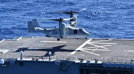 Erstmals in der Geschichte landete ein amerikanisches V-22 Osprey-Cabriolet auf einem japanischen Hubschrauberträger der Maritime Self-Defence Force