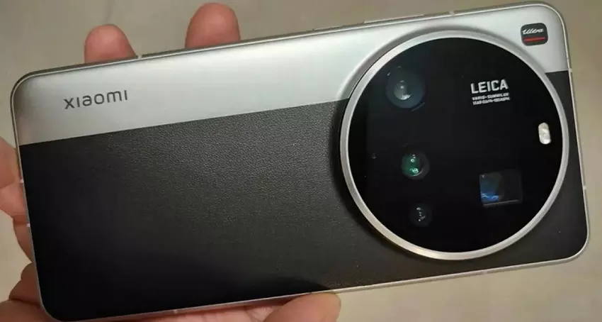 Foto der Rückseite des Xiaomi 15 Ultra