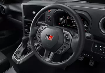 Toyota präsentiert neu gestaltetes Lenkrad für ...