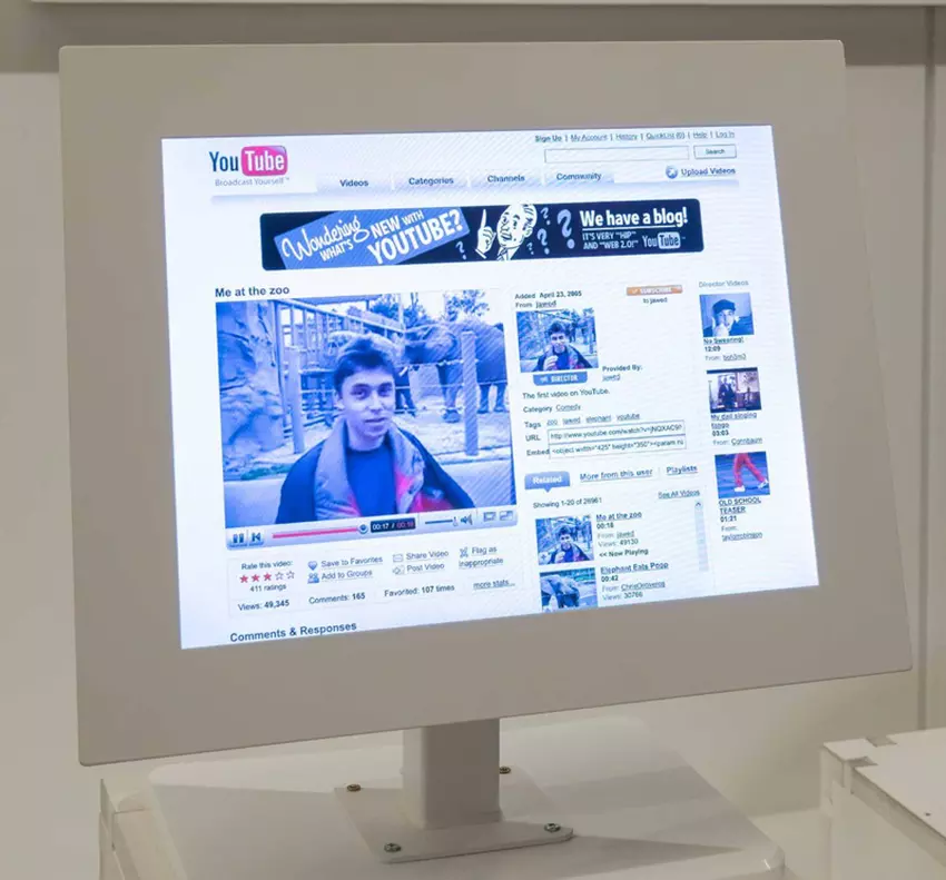 Installation der alten YouTube-Seite im Victoria and Albert Museum