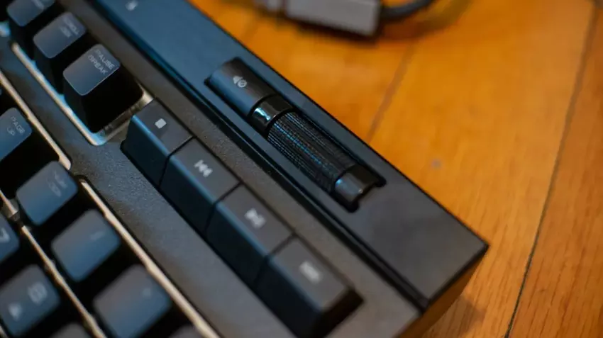 Corsair Strafe RGB MK.2 geräuscharme Gaming-Tastatur