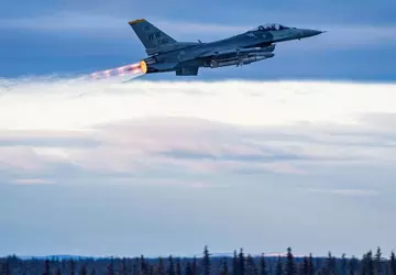 Polen wird die Startfähigkeit von F-16 ...