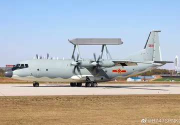 Chinesisches Funkaufklärungsflugzeug Y-9LG bei Übungen in ...