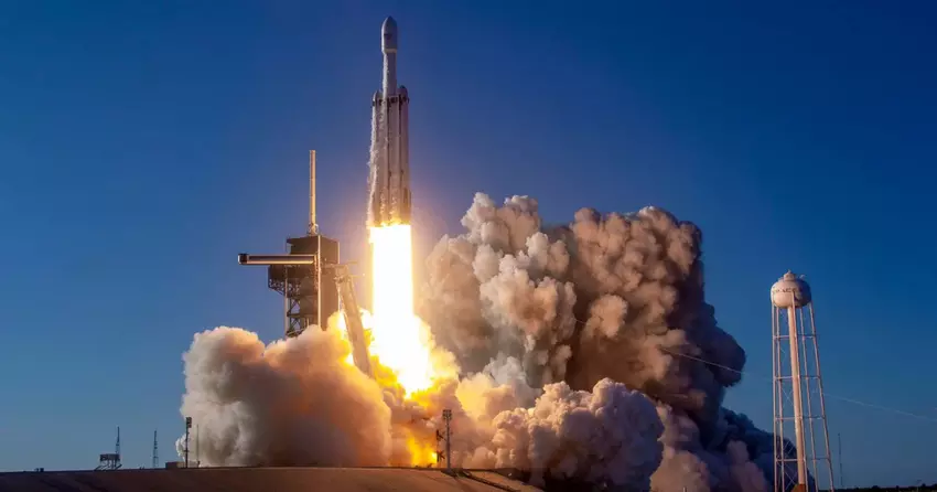 SpaceX setzt erstmals seit 2019 Falcon Heavy Rakete ein - sie wird eine geheime Fracht der US Space Force ins All schicken