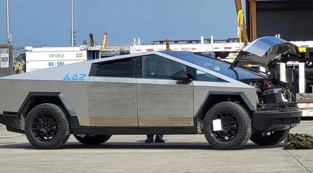 Ein Vorserienfahrzeug des Tesla Cybertruck Elektro-Pickup aus dem Los Angeles Auto Museum wurde für 400.000 Dollar verkauft