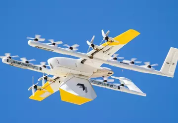 Flügeldrohnen werden Waren direkt von Geschäften ...