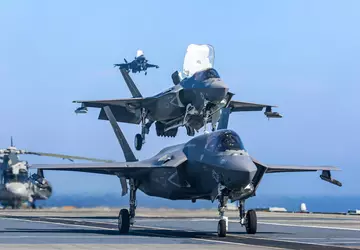 Die US-Marine hat das neueste Präzisionsanflug- ...