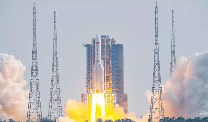 Die Trümmer einer riesigen chinesischen Rakete vom Typ Langer Marsch 5B werden in wenigen Stunden auf die Erde stürzen, aber bisher weiß niemand, wo genau