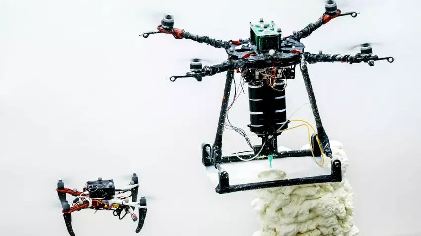 Britische und Schweizer Wissenschaftler verwandelten einen Quadcopter in einen 3D-Drucker