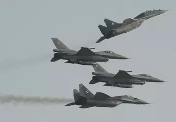 Polen übergibt 10 MiG-29-Jagdflugzeuge aus sowjetischer ...