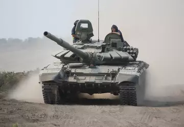 Ukrainische Artillerie zerstört russischen T-72B3-Panzer (Video)