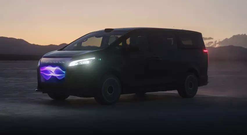 Faraday Future hat den FX Super One vorgestellt: einen elektrischen Minibus mit einem "Gesicht" auf dem LED-Kühlergrill