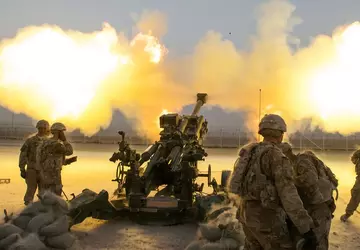 Schönes Video von M777, HIMARS und ...