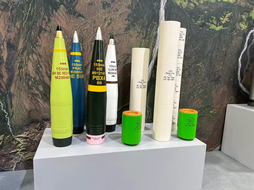 155-mm-Granaten und hochexplosive Sprengladungen