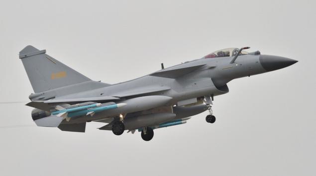 Pakistans J-10C aus chinesischer Produktion schießt ...
