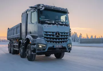 Elektrischer Mercedes-Benz eArocs 400 absolvierte Wintertests ...