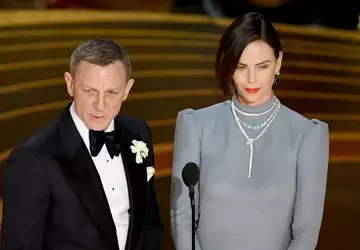 Daniel Craig und Charlize Theron spielen ...