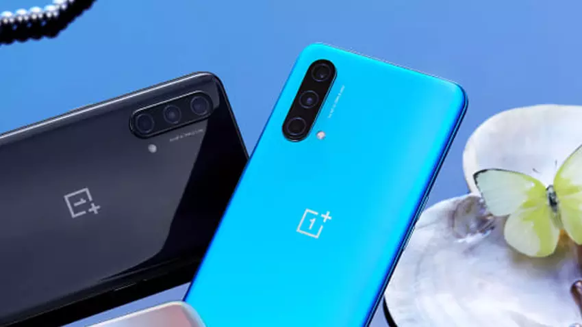 Das OnePlus Nord CE hat im Test der Akkulaufzeit mit dem iPhone 13 Pro Max gleichgezogen