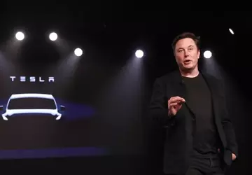 Tesla bringt doch noch ein Elektroauto ...