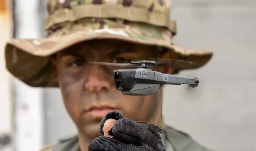 Die Ukraine wird Black Hornet Nano Mikrodrohnen erhalten, die 16 Gramm wiegen, bis zu 2 km weit fliegen und für die Kriegsführung in Städten konzipiert sind