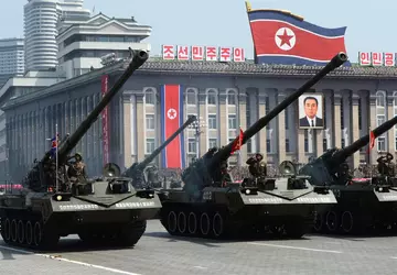 Nordkoreanische Koksan-Artilleriesysteme an der Frontlinie gesichtet
