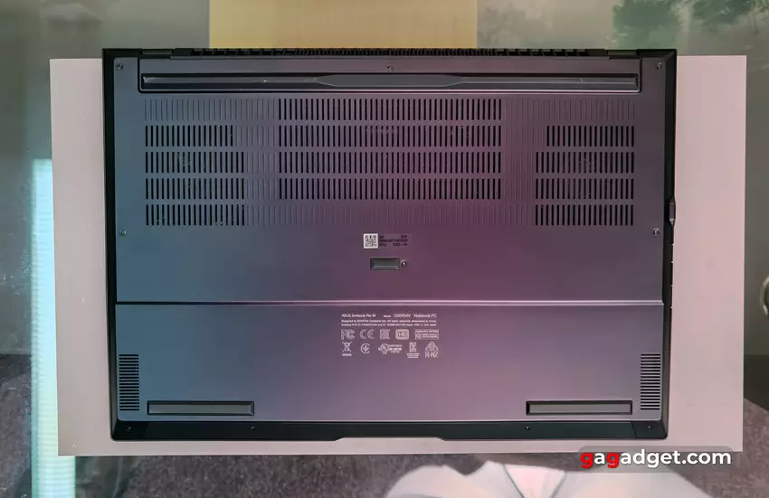 Exterior of ASUS Zenbook Pro 14 OLED