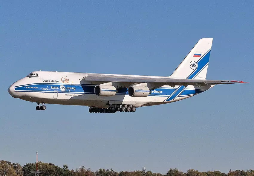 Eine russische An-124 von Volga-Dnepr. Illustration: Joe Pries