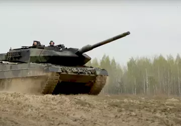 Ukrainische Streitkräfte stellen erstmals deutsche Leopard ...