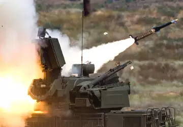 Russlands Pantsir-S1 SAM-System feuerte eine Rakete ...