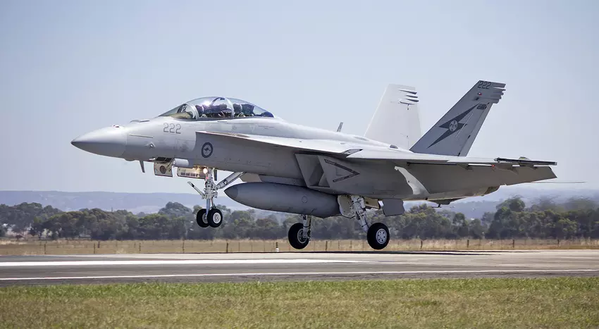 Die Royal Australian Air Force wird die F/A-18E/F Super Hornet modernisieren und ihre Lebensdauer um 10 Jahre verlängern, um die Lücke bei den Kampfflugzeugen zu schließen