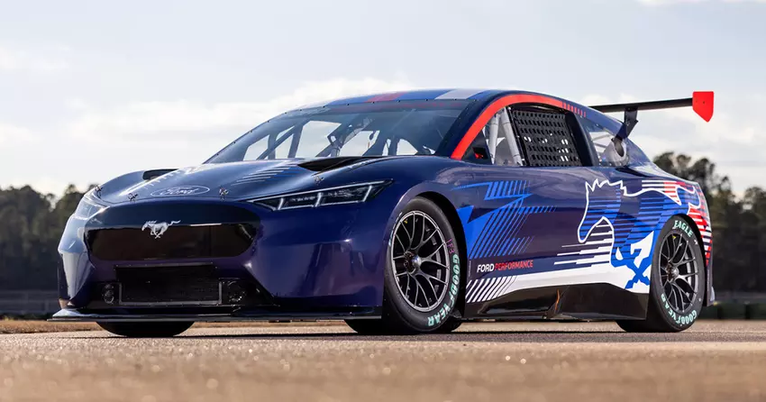 Ford hat einen vollelektrischen NASCAR-Prototypen vorgestellt, der vom Mustang Mach-E inspiriert ist