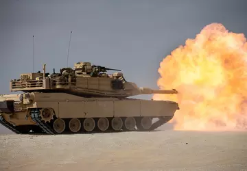 Ukrainische Panzersoldaten bereiten sich auf die ...