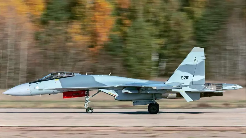 Trotz schwieriger Verhandlungen kauft Algerien Su-35-Kampfflugzeuge von Russland