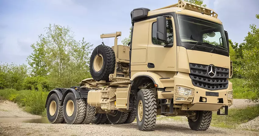 Mercedes-Benz präsentiert den Arocs 4042 AS 6x6 Armeezugmaschine auf der IDEX 2025
