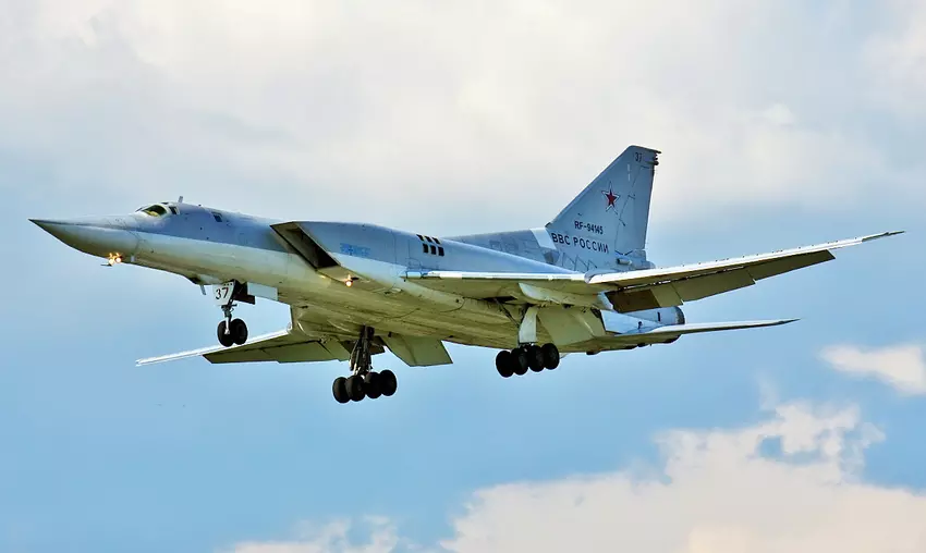 Tu-22M3-Bomber, der normalerweise Raketen auf die Ukraine abfeuert, stürzt in Russland ab