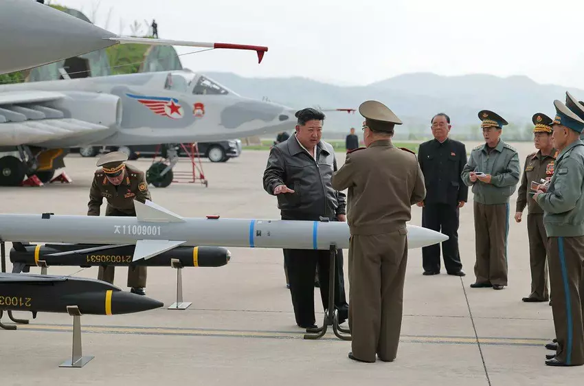 Eine Demonstration nordkoreanischer MiG-29.
