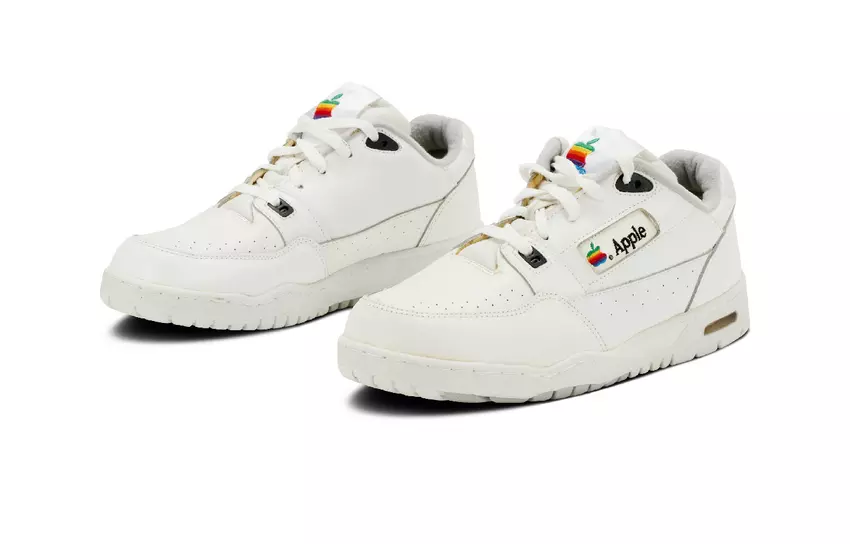 Seltene Apple Turnschuhe aus den 90er Jahren werden für mindestens 50.000 Dollar versteigert