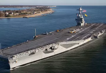 Der weltgrößte Flugzeugträger USS Gerald R. ...