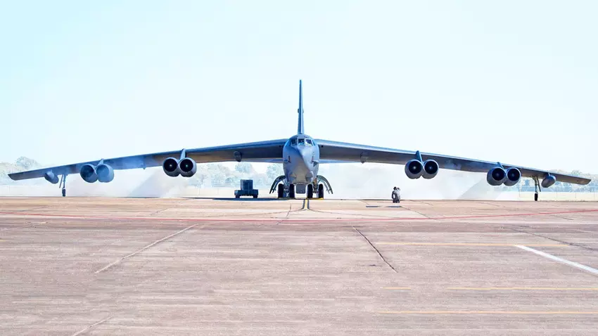 USA entsenden B-52H Stratofortress-Atombomber und F-22 Raptor-Jagdflugzeuge nach Südkorea, nachdem zwei ballistische Raketen in Nordkorea abgefeuert wurden