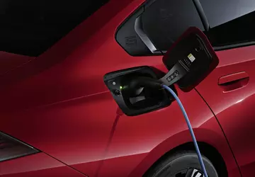Elektro-BMW-Besitzer erhalten Zugang zu Tesla Supercharger-Schnellladestationen