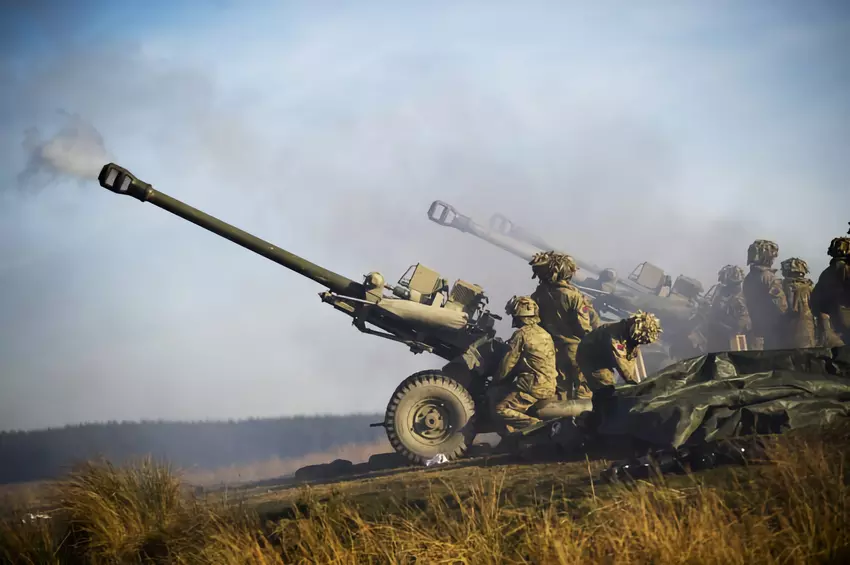 Eine gute Ergänzung zum M777: Ukrainische Kanoniere erhalten britische 105-mm-Haubitzen L119